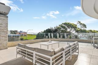 Modern Seafront Luxury, Steps from the Beach - 3