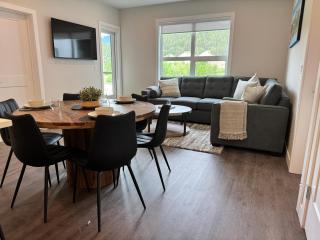 Paradise Point - Hot Tub & Mountain Views - 9