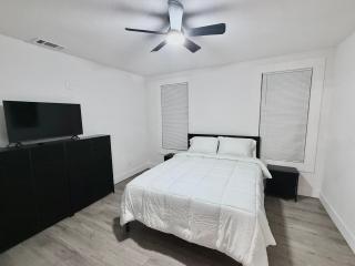 Stylish 3BR Minutes to Downtown and Stadium - 2