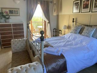 Olive Tree House - 9