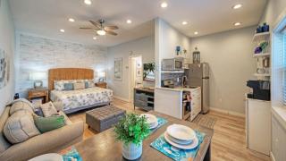 2 Units Beach Boardwalk Pool Pickleball Tennis Island Retreat Complex - Port Aransas - 0