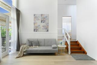 Casula cozy 3Br home with parking & WiFi - 1