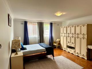 The Villawood Villa - your stylish Sydney stay with vintage charm - 6