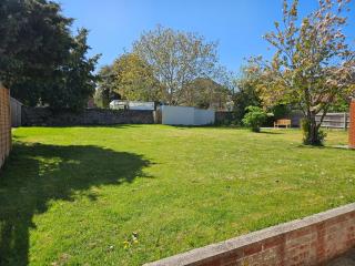 Moon One bedroom Apartment with Access to Garden Close to Town Train Hospital Long Booking Welcome - 3