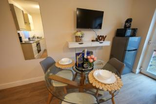 Moon One bedroom Apartment with Access to Garden Close to Town Train Hospital Long Booking Welcome - 3
