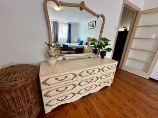 The Villawood Villa - your stylish Sydney stay with vintage charm - 3