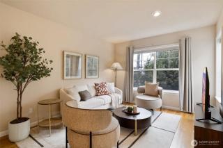 Ballard's Townhome with office & walk score 98 - 2