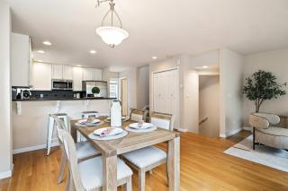 Ballard's Townhome with office & walk score 98 - 1