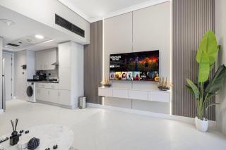 Luxury JLT Studio Lakeview Near Metro & Marina - 3