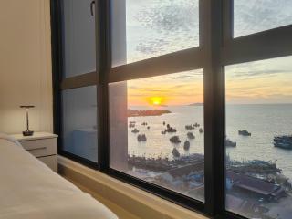 Sunset Seaview 1BR with Balcony at The Shore Kota Kinabalu - 4