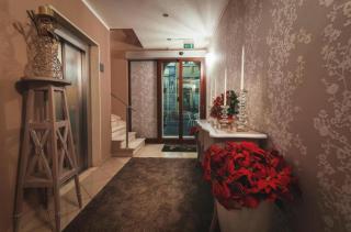 Hotel De Rosewood Inn -Near Delhi Airport-Free Airport Drop - 2