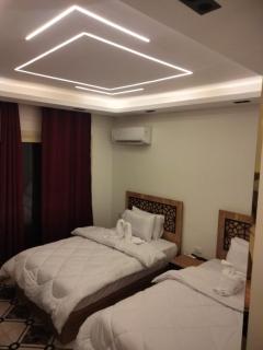 Solo Pyramids View - 5