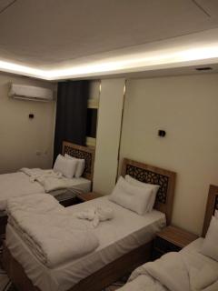 Solo Pyramids View - 8