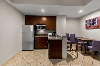 Comfort Suites Charleston West Ashley - 1