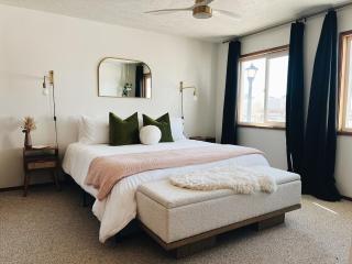 Walk to Pappy's Pioneertown, Spa Cosmic Cowboy - 2