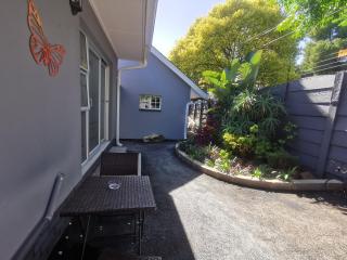 Utopia Guest House - 9