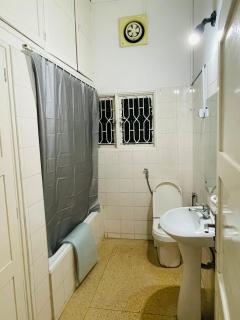 Centrally located, breezy apartment in Maputo - 7