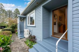 Quiet home with modern touch - 9