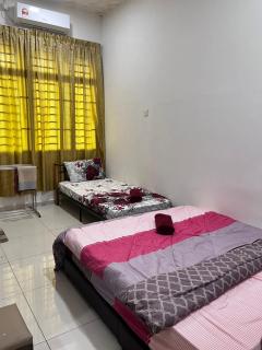 Azzahra Homestay - 8