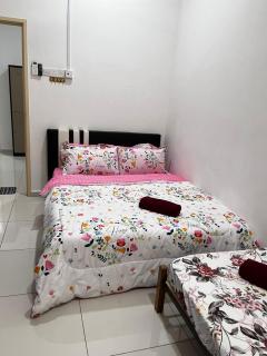 Azzahra Homestay - 4