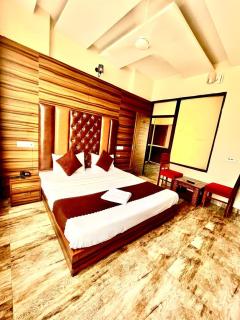 Hotel Wood-Crest !! Affordable, Cozy And Peaceful Stay !! - 9
