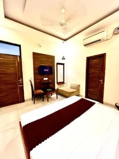 Hotel Wood-Crest !! Affordable, Cozy And Peaceful Stay !! - 7