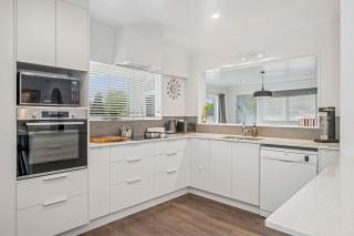 Tihi Time - Great Deck Spa Pool & Games Room - 0