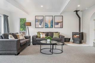 Tihi Time - Great Deck Spa Pool & Games Room - 5