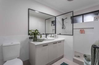 Coastal Haven Luxury Escape - 6