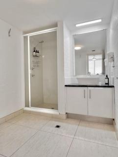 Bright Ocean Horizon Escape - 9