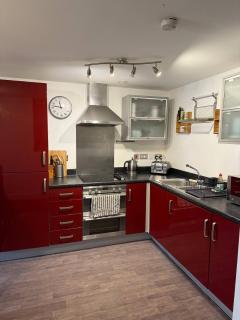 Newly Decorated Studio Apartment -City Centre- Sleeps 2 - 7