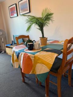 Newly Decorated Studio Apartment -City Centre- Sleeps 2 - 3