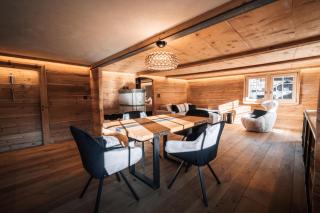 Alpine Nest 1895 - 1