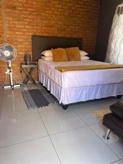 Mary's spacious and homely place - 4