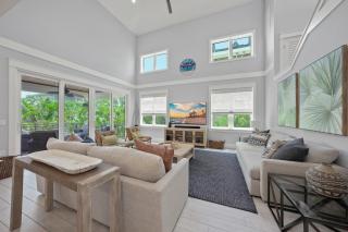 The Oasis at Palmetto – Coastal Chic Retreat w Heated Pool Spa Balconies Steps to Beach - 2