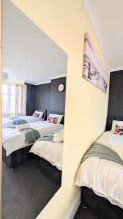 Contractors Family Insurance Company Sleeps12 Bristol - 9
