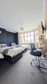 Contractors Family Insurance Company Sleeps12 Bristol - 6