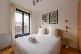 Le Marais - Iconic Penthouse with Balcony - 8