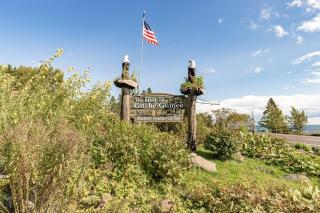 The Inn On Gitche Gumee - The Wolves Den - 1