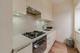 Central 3-Bedroom Apartment with Balcony and Elevator - 7