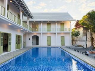 White Elephant Hostel - 9