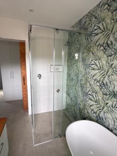 Topiary Lux Studio 16! - 7