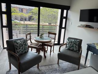 Topiary Lux Studio 16! - 1