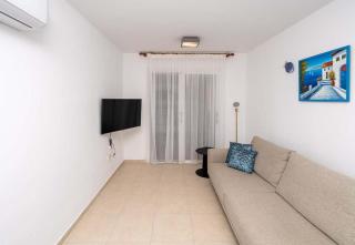 Stella's Little Island Gem - 8