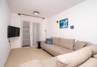 Stella's Little Island Gem - 5