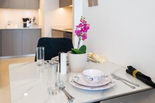 Modern Luxury Apartment with Full Burj Khalifa & Fountain View - 3