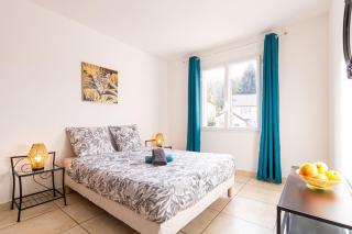 Le Familial - Disneyland, parking gratuit - 0