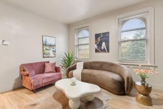 Glam Getaway Chic 2BR Retreat near Soulard - 6