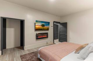 Glam Getaway Chic 2BR Retreat near Soulard - 7