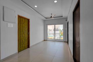 FabHotel Pavis Inn - 4